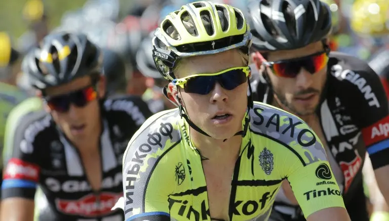 Compañero de Contador presume heridas tras aparatosa caída