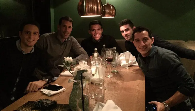 Guardado y Moreno, en cena navideña con Van Nistelrooy