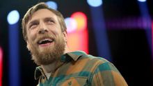 Daniel Bryan y Mick Foley serán gerentes generales de WWE