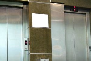 Encuentran cadáver de mujer en elevador descompuesto
