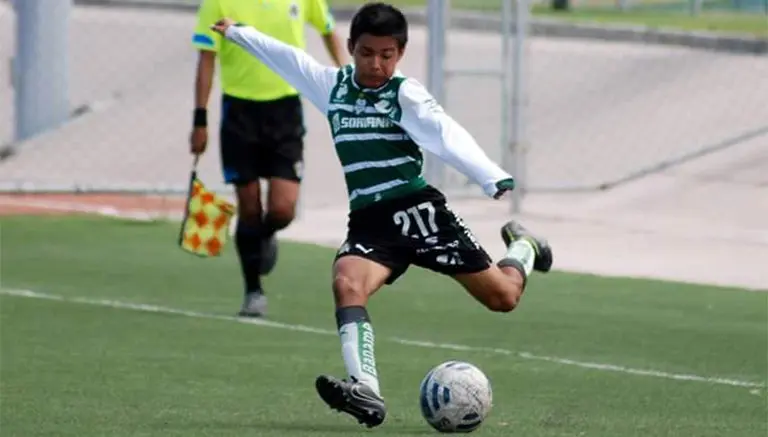 Ronaldo Zinedin es mexicano y juega en Santos