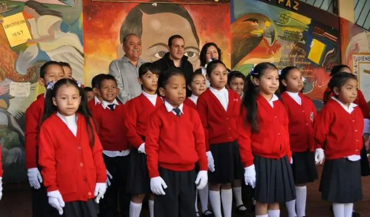 Cuauhtémoc agradece a Benito Juárez 'invitación' a Primaria