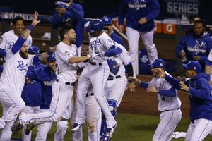 Luego de cinco horas, Reales vence a Mets en primero de la SM