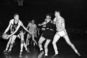 Bob Kurland, el inventor de las 'clavadas'