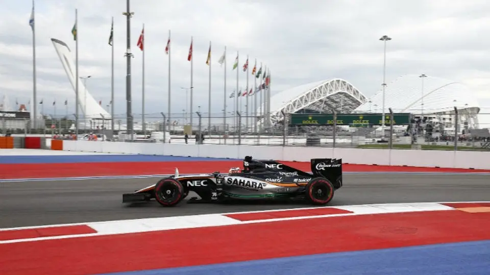 Checo Pérez largará séptimo en el Gran Premio de Rusia