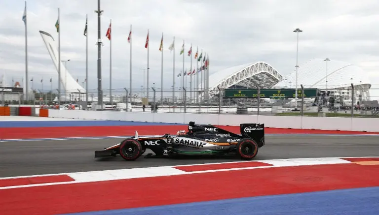 Checo Pérez largará séptimo en el Gran Premio de Rusia