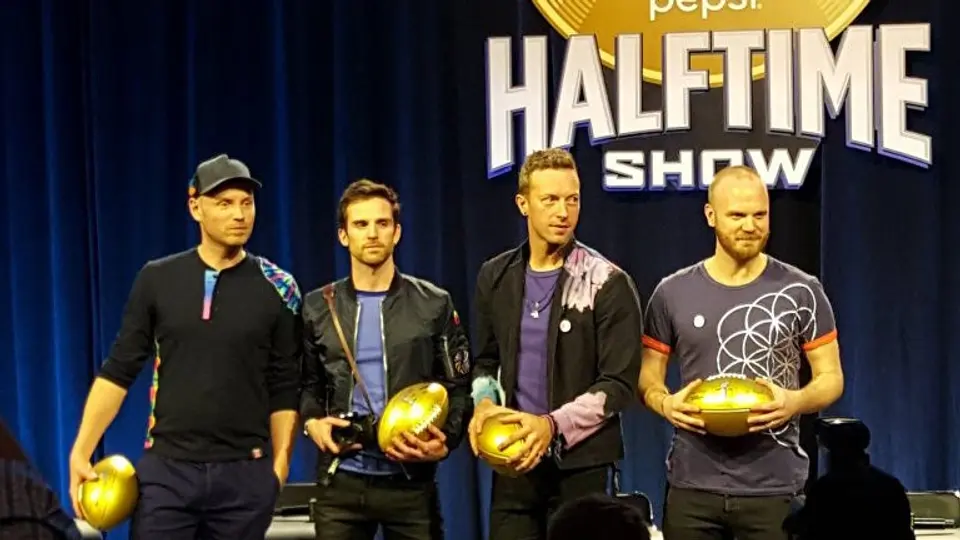 'Apoyamos a las Panteras de Denver', bromea Coldplay