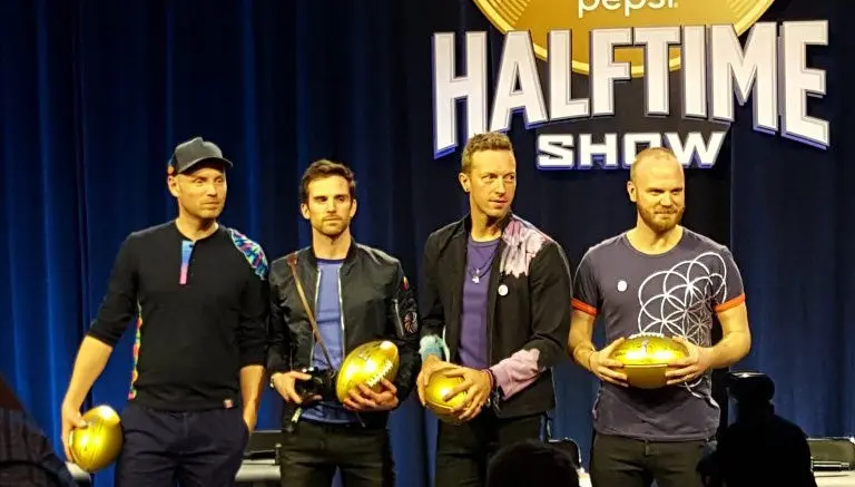 'Apoyamos a las Panteras de Denver', bromea Coldplay