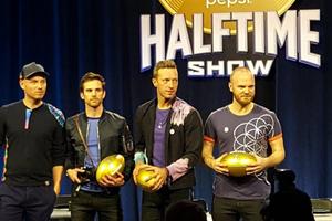 'Apoyamos a las Panteras de Denver', bromea Coldplay