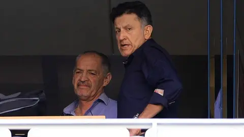 Juan Carlos Osorio presencia partido de Chivas