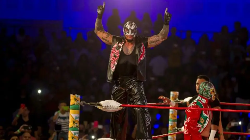 Rey Mysterio, en shock por la traición de Dr. Wagner Jr.