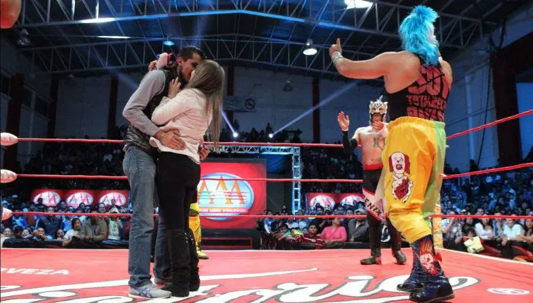 Psycho Clown ayuda a pareja a comprometerse