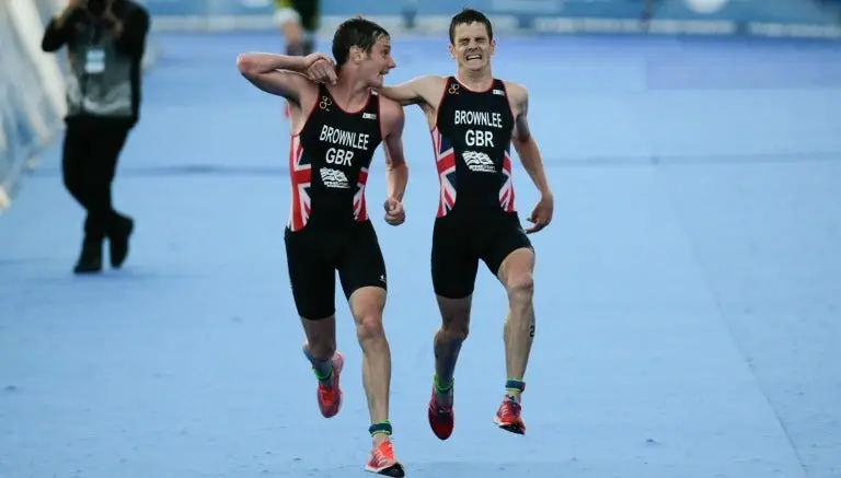 Hermanos Brownlee brindan emotivo cierre en Cozumel