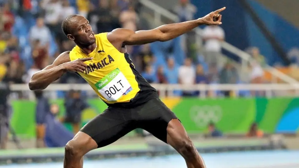 Bolt sigue insaciable y disfruta con al menos 6 chicas en su hotel