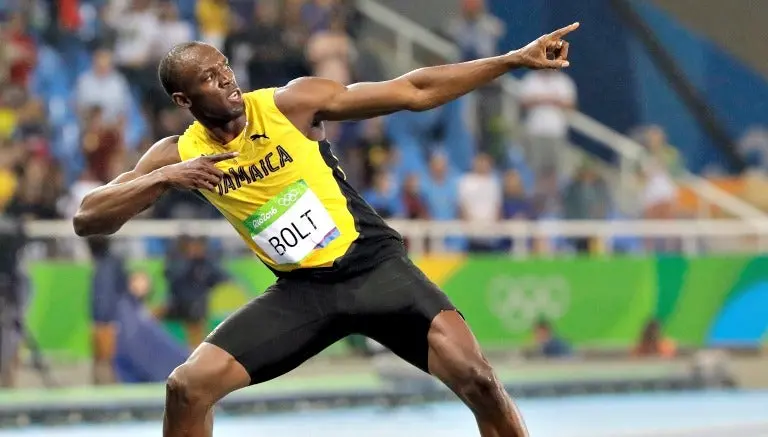 Bolt sigue insaciable y disfruta con al menos 6 chicas en su hotel