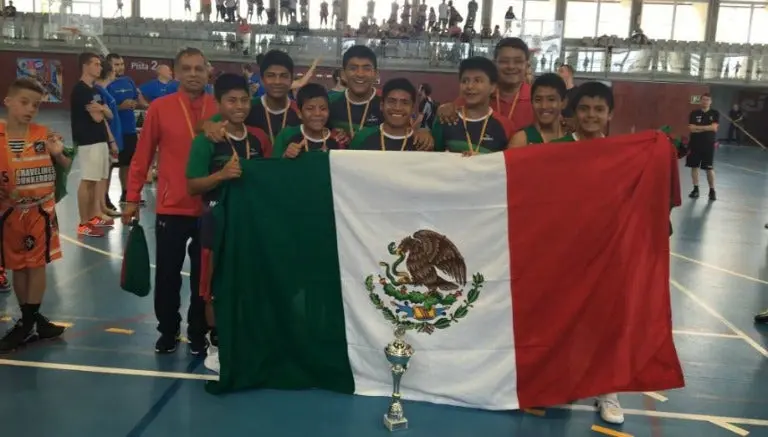 Niños triquis conquistan la Copa Barcelona 2016