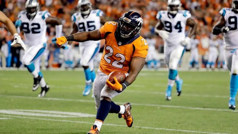 Broncos remonta en debut y repite dosis a Panteras