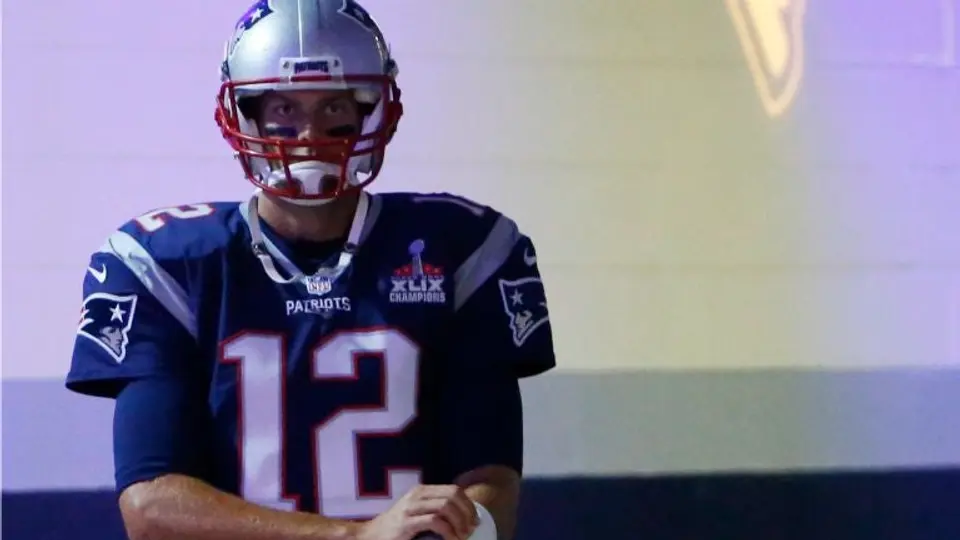 Patriotas presumen título de Super Bowl con parche