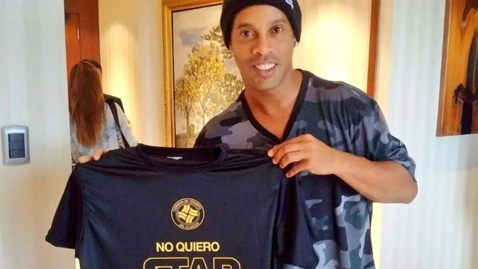 Ronaldinho participa en campaña 'conduce sin alcohol'