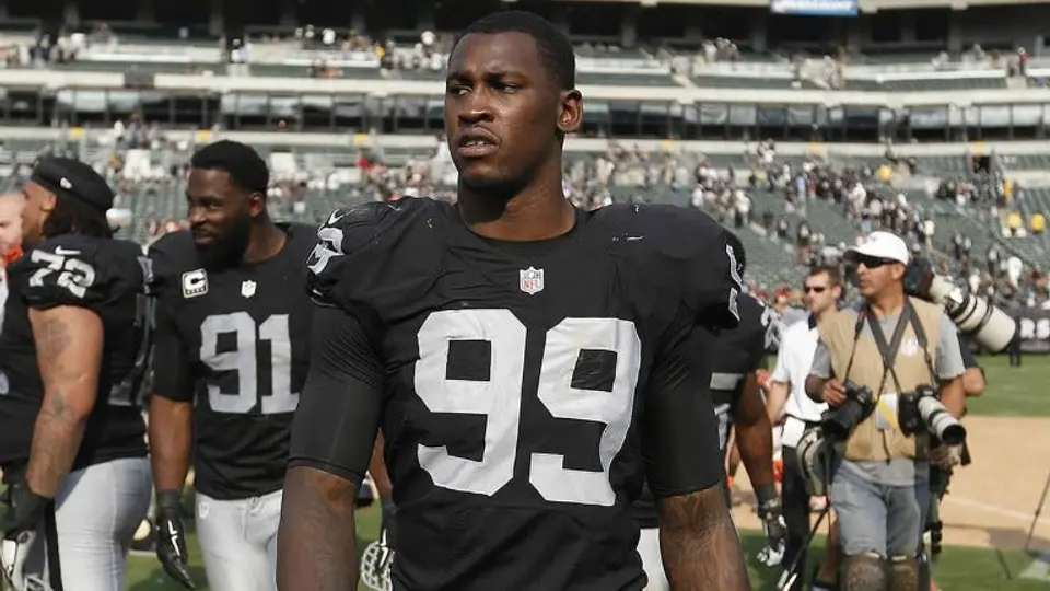 Aldon Smith, suspendido un año por consumo de drogas