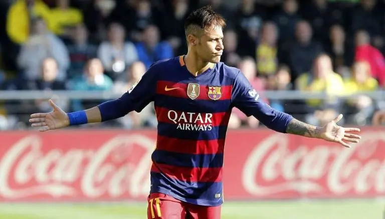 Neymar pierde con Zuckerberg en reto de 'dominadas'