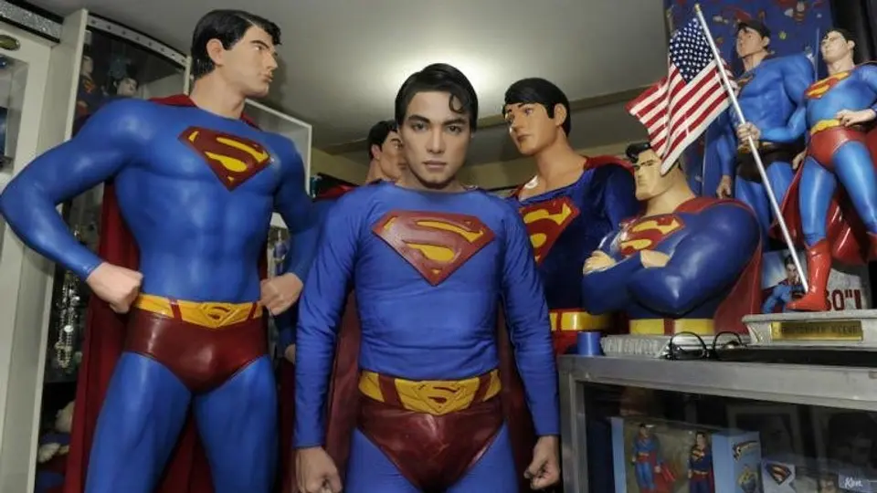 Filipino se somete a 26 cirugías para 'ser' Superman