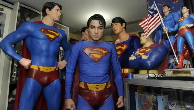 Filipino se somete a 26 cirugías para 'ser' Superman