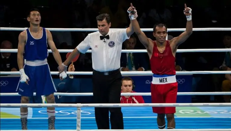 Elías Emigdio avanza a Octavos de Final de boxeo
