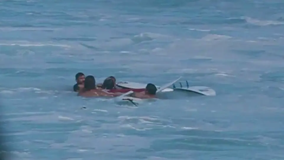 Surfistas salvan la vida de un colega en Hawai
