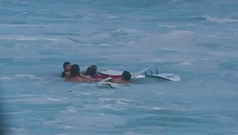 Surfistas salvan la vida de un colega en Hawai