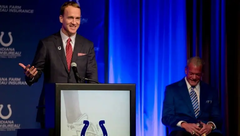Potros retira número 18 en honor a Manning
