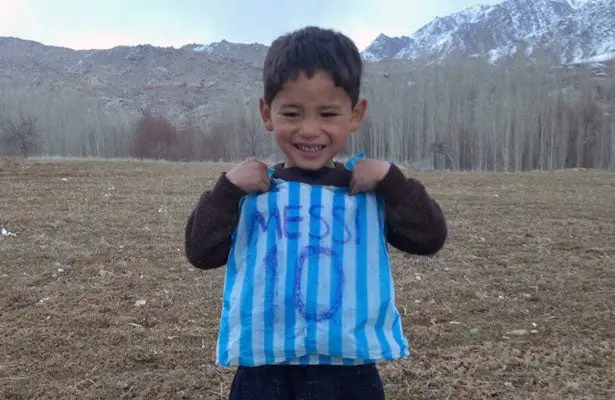 Niño afgano cumplirá sueño de conocer a Messi
