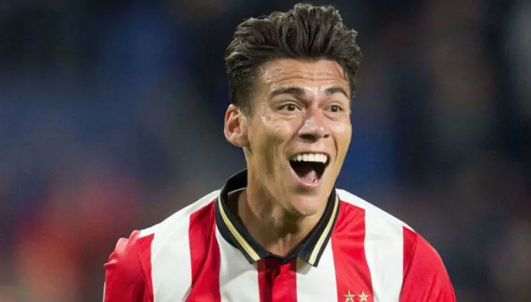 Héctor Moreno se estrena como papá