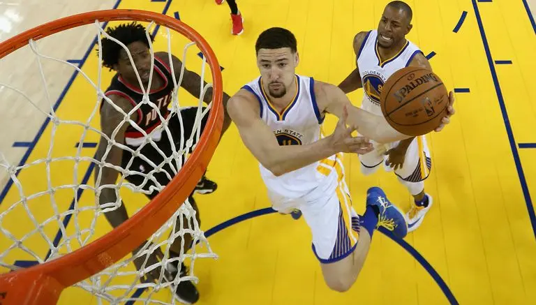 Warriors remonta a Portland en segundo juego de 'Semis'