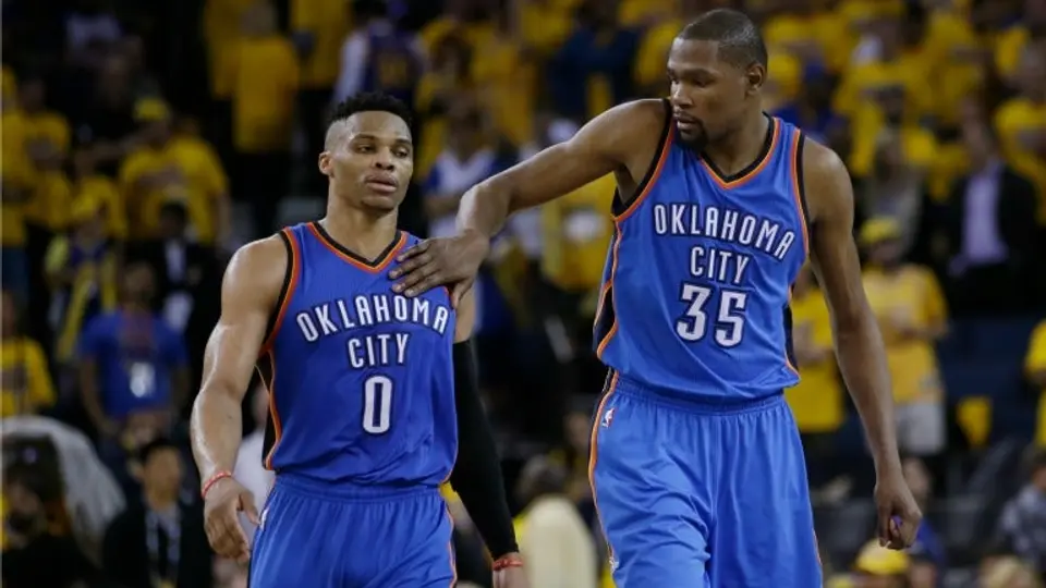 Durant guía triunfo del Thunder sobre Warriors