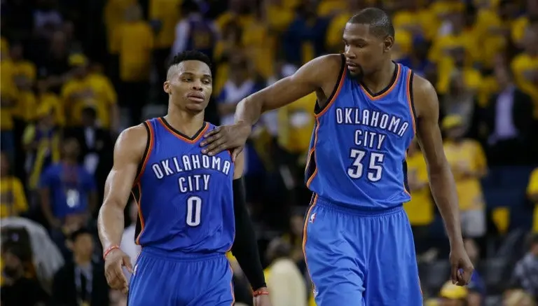 Durant guía triunfo del Thunder sobre Warriors