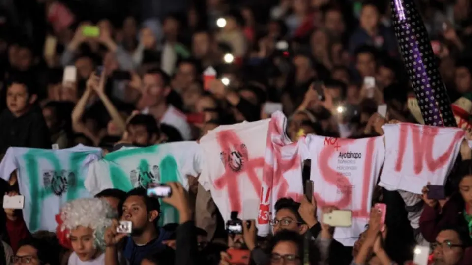 Despliegan mensaje contra EPN durante el Grito