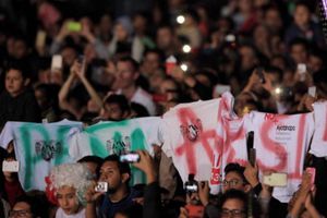 Despliegan mensaje contra EPN durante el Grito