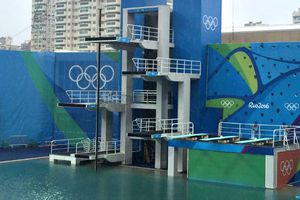 Práctica de clavados, suspendida por tonalidad del agua