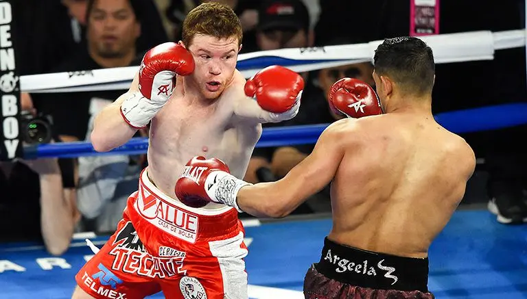 Canelo defiende de manera fulminante su corona vs Khan