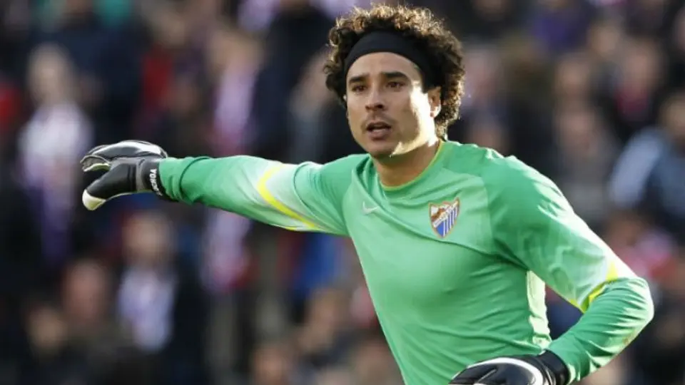 Granada hace oficial fichaje de Memo Ochoa