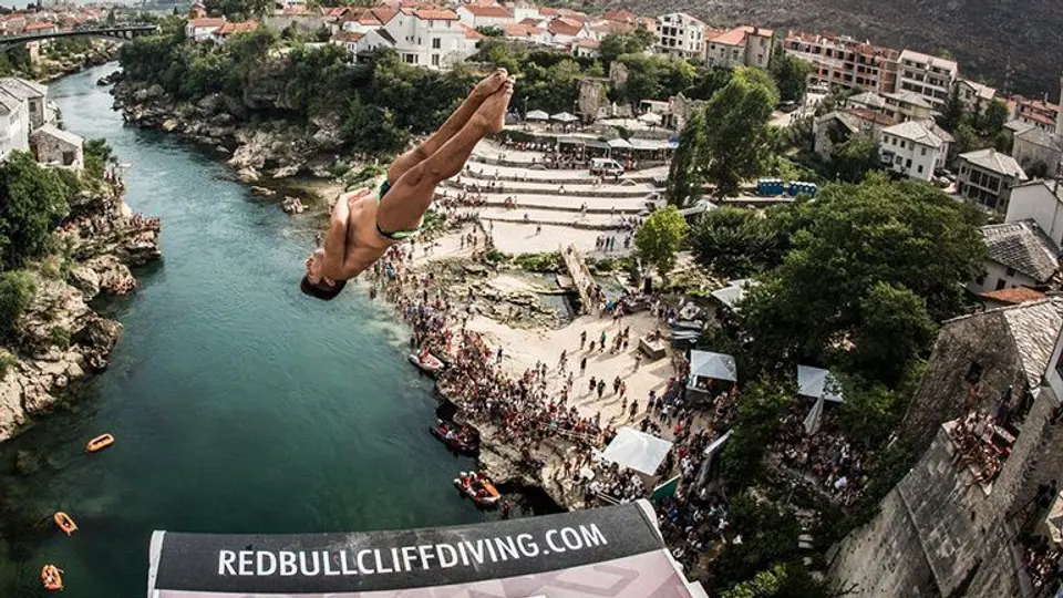 Paredes se mantiene segundo en los Red Bull Cliff Diving