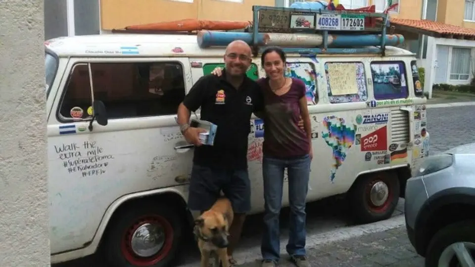 Viajero argentino ha recorrido América en su combi por 3 años