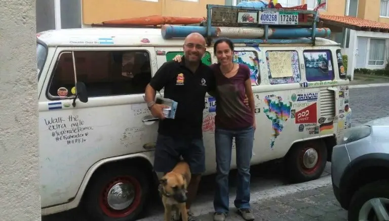 Viajero argentino ha recorrido América en su combi por 3 años