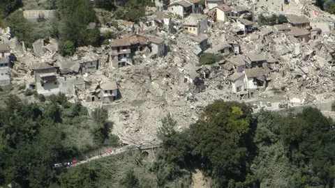 Sismo en Italia deja al menos 73 muertos