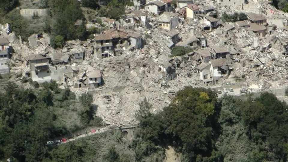 Sismo en Italia deja al menos 73 muertos