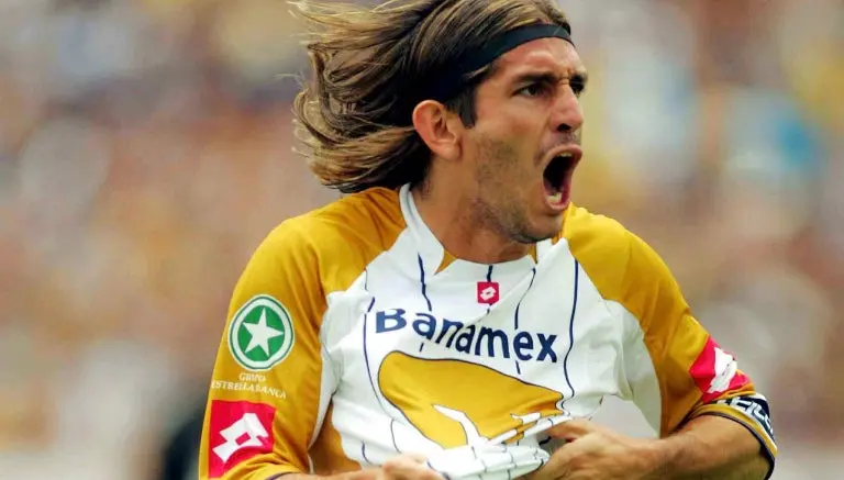 Marioni festeja luego de anotarle a Cruz Azul en 2004 | MEXSPORT