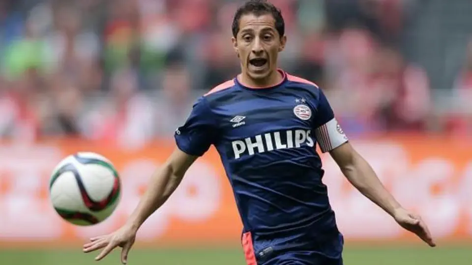 Con Guardado, PSV empata con el Willem II