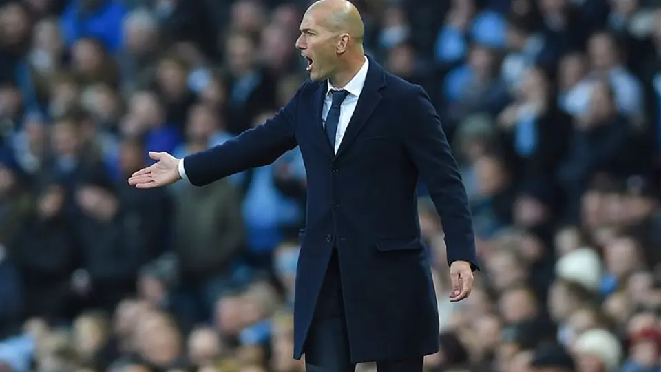Zidane vuelve a romper su pantalón en Champions