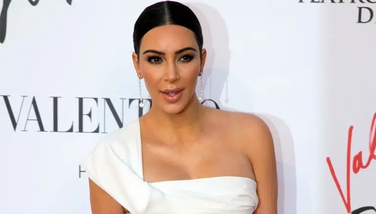 Kim Kardashian sale ilesa de asalto a mano armada en París